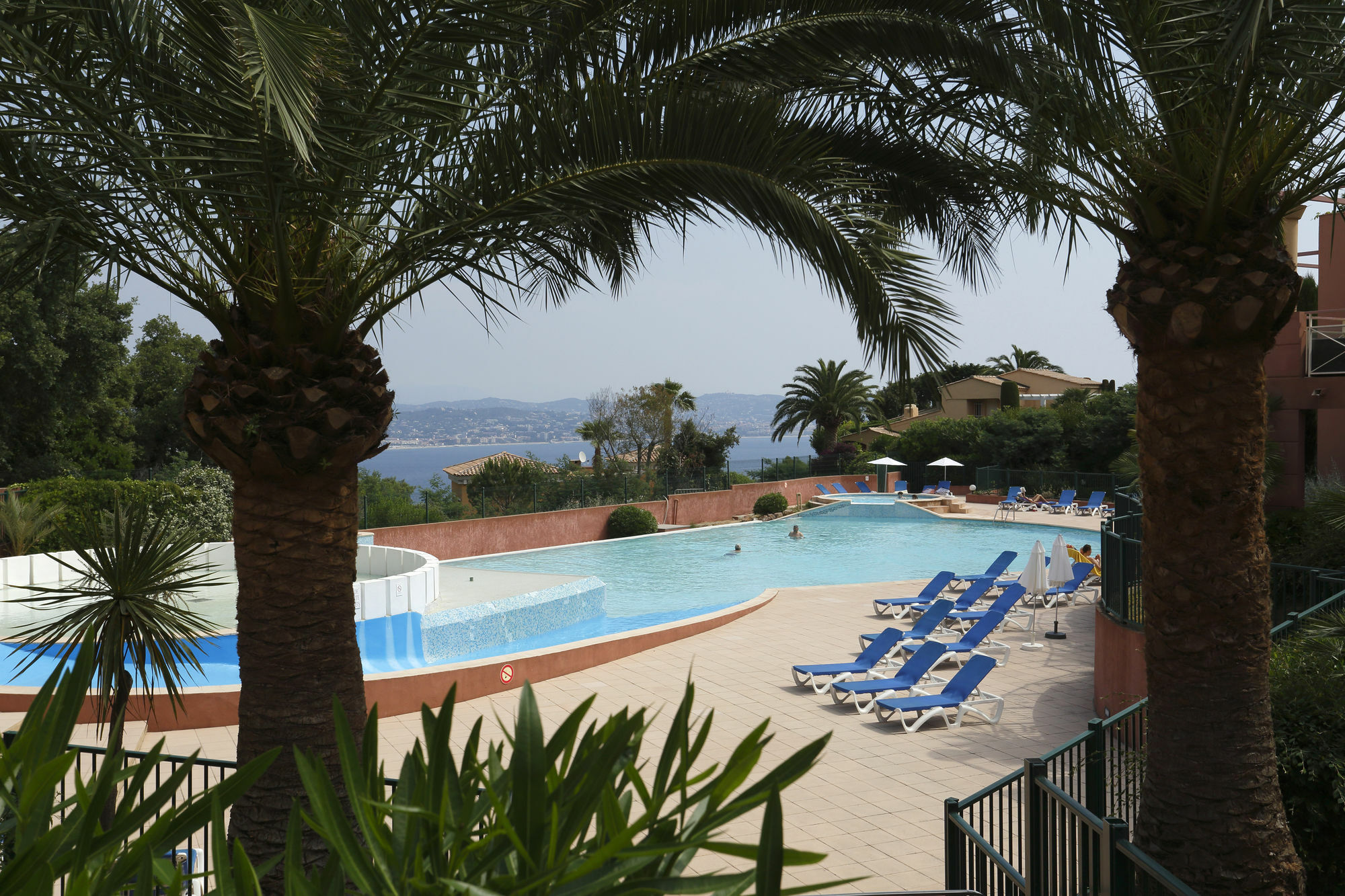 Aparthotel Adonis Theoule Horizon Bleu Esterno foto